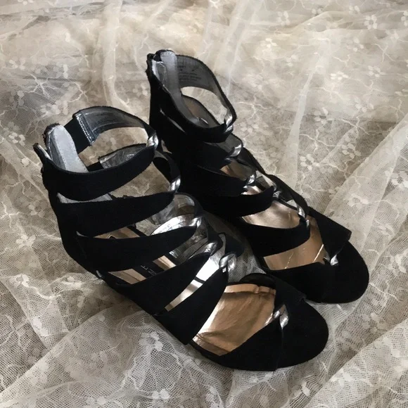 Steve Madden black suede wedge heel shoes - Picture 5 of 8